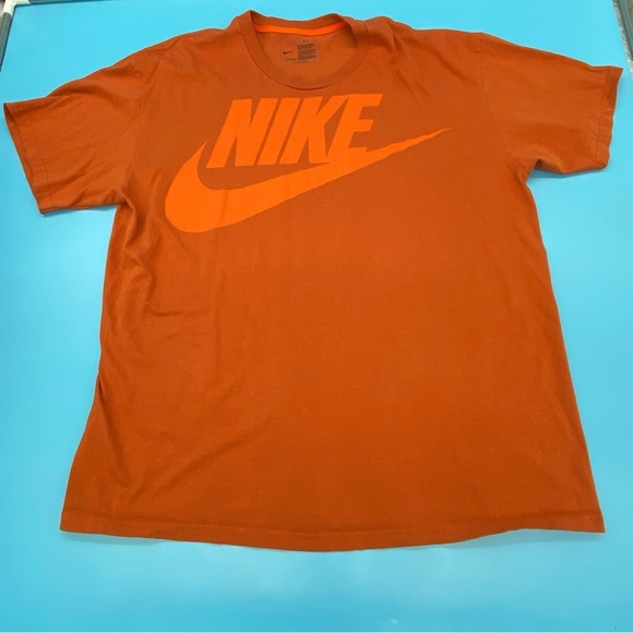 Nike Orange Short Sleeve Tee Athletic Style - Picture 1 of 5